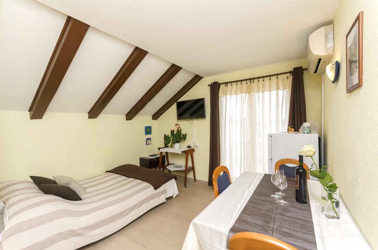 Apartments Toni Vodice Exterior photo