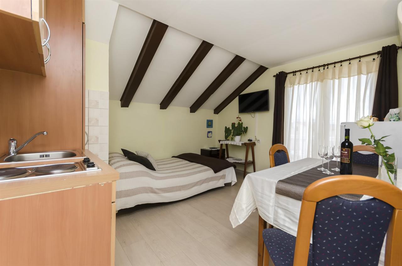 Apartments Toni Vodice Exterior photo
