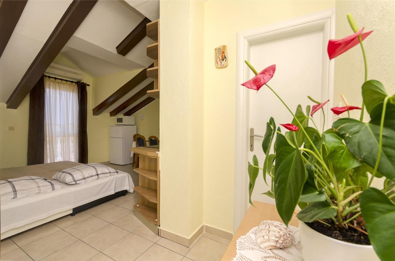 Apartments Toni Vodice Exterior photo